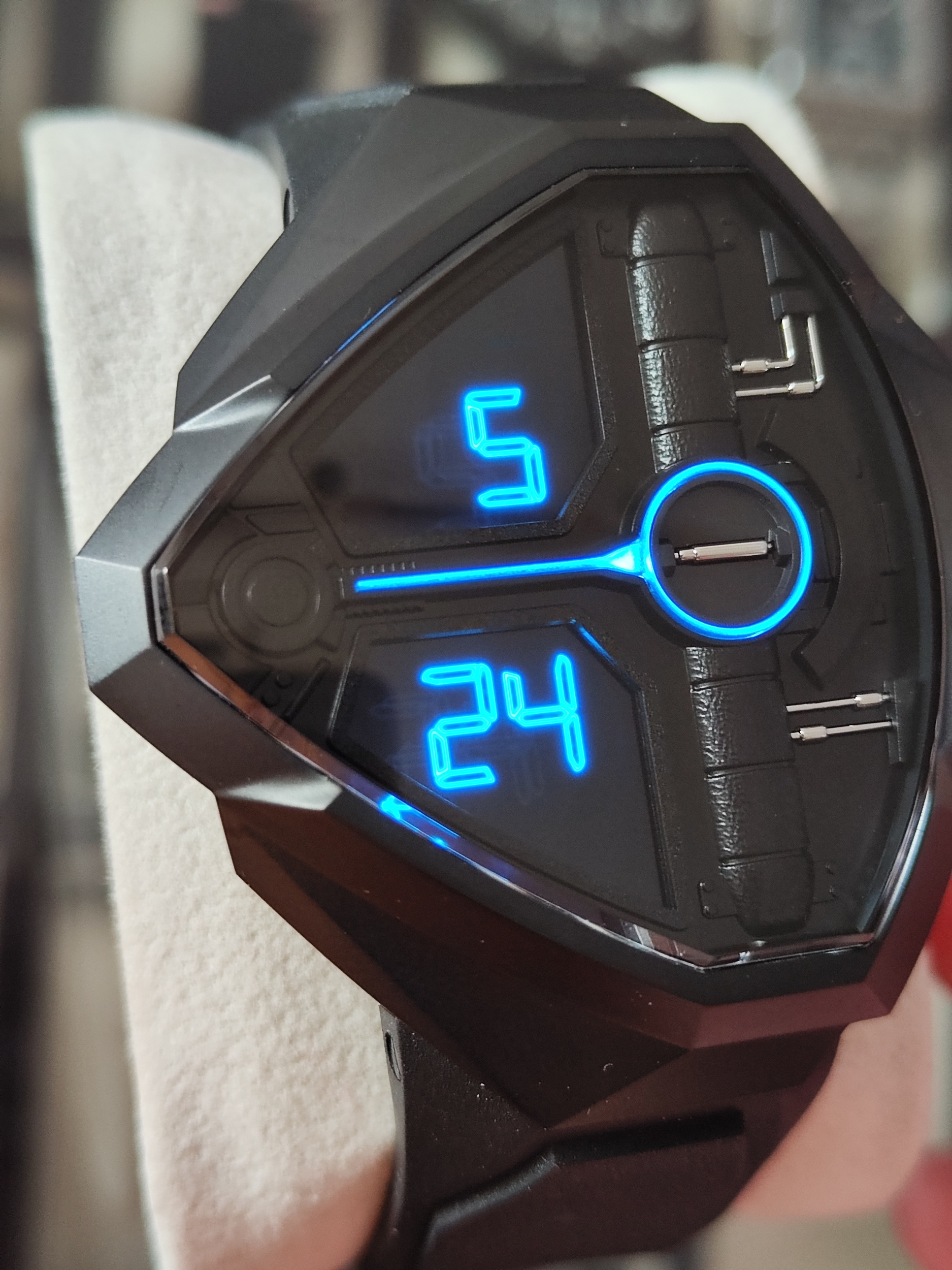 漢米爾頓 HAMILTON 全新 《沙丘：第二部》限量聯名款 大錶徑51mm 石英機芯 OLED發光面盤~原廠盒單 國內AD 7