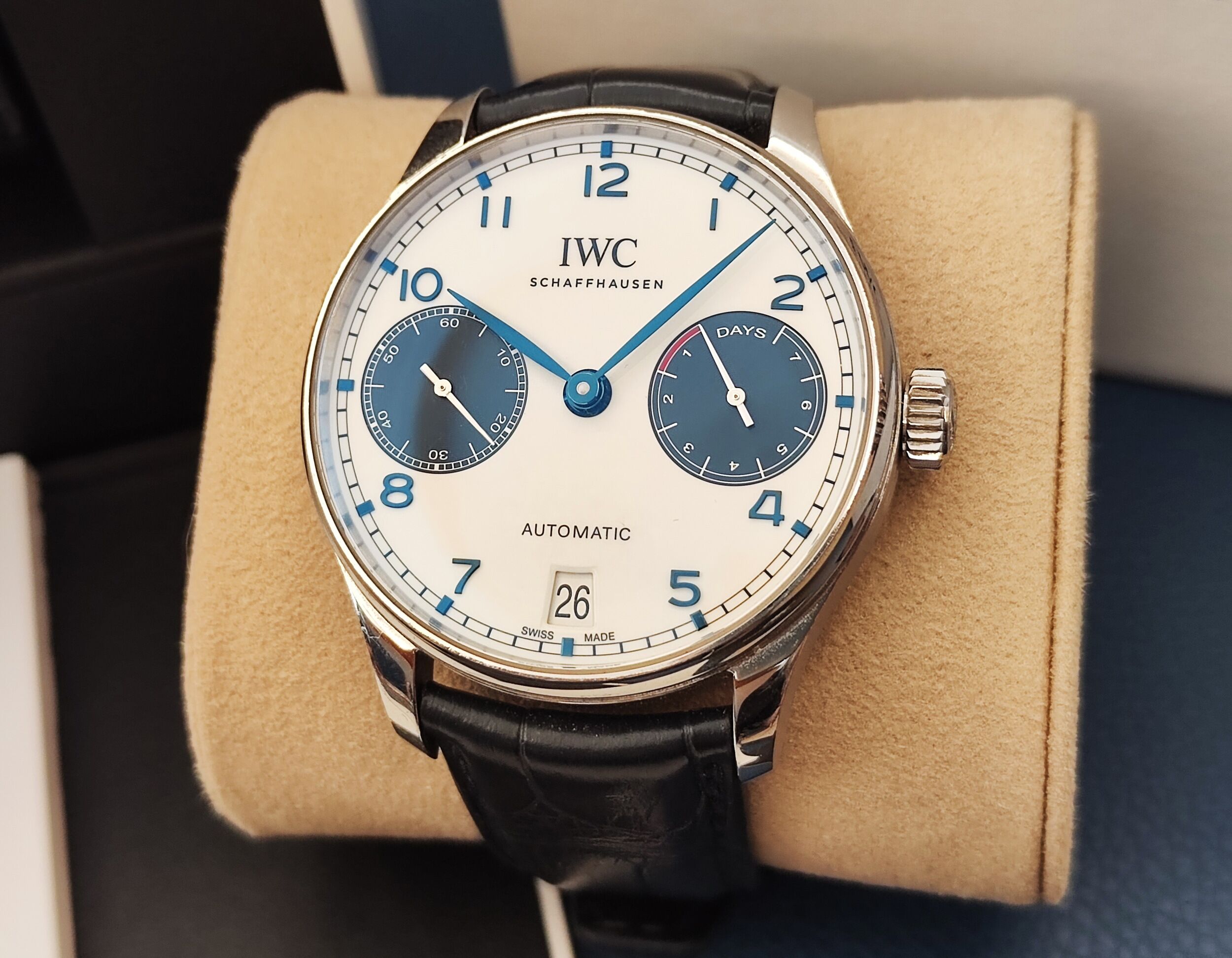 萬國 IWC 葡萄牙 七日鍊 大錶徑42mm 白色面盤 藍色錶圈 自動上鍊 動能顯示~原廠盒單 2025 2