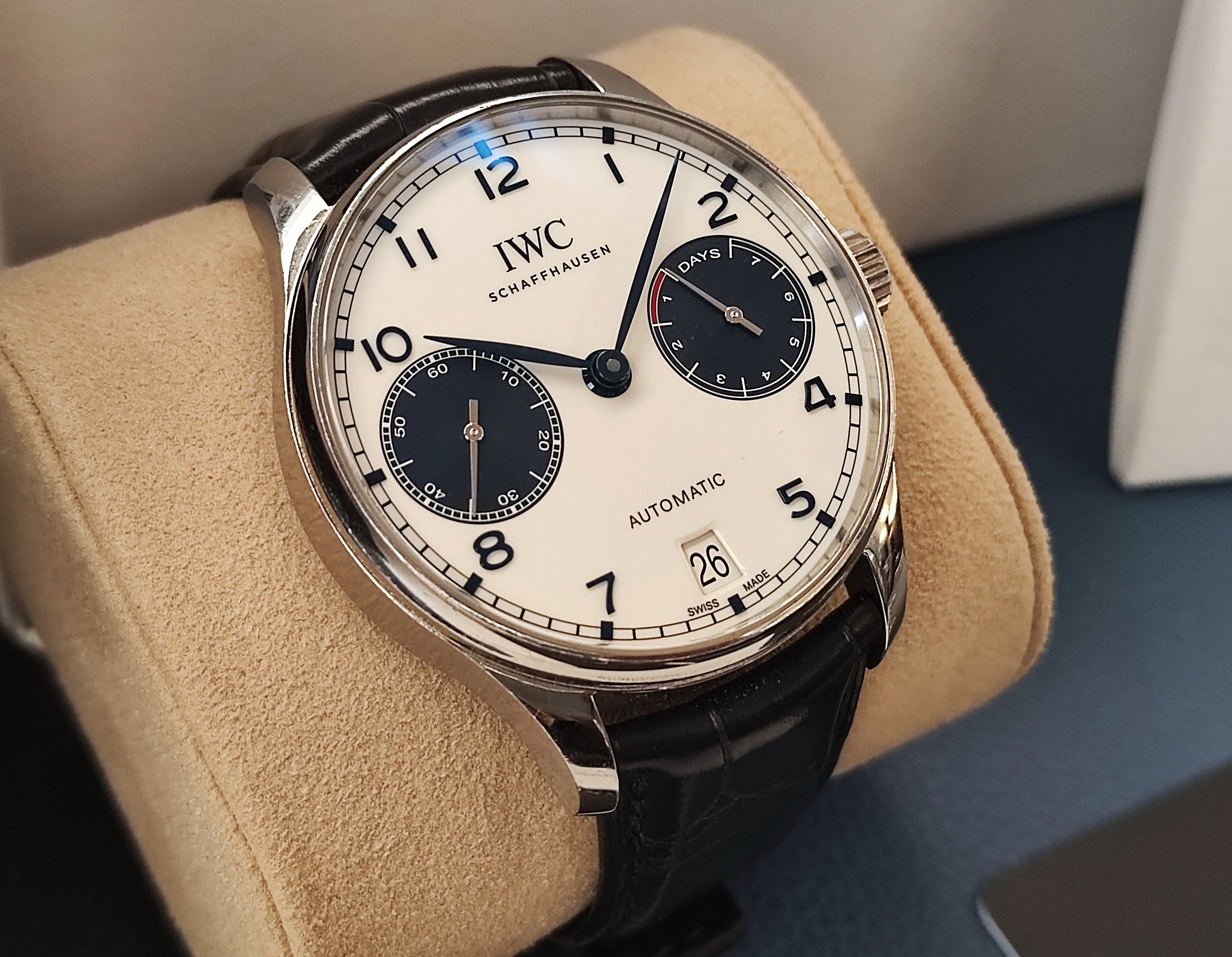 萬國 IWC 葡萄牙 七日鍊 大錶徑42mm 白色面盤 藍色錶圈 自動上鍊 動能顯示~原廠盒單 2025 3
