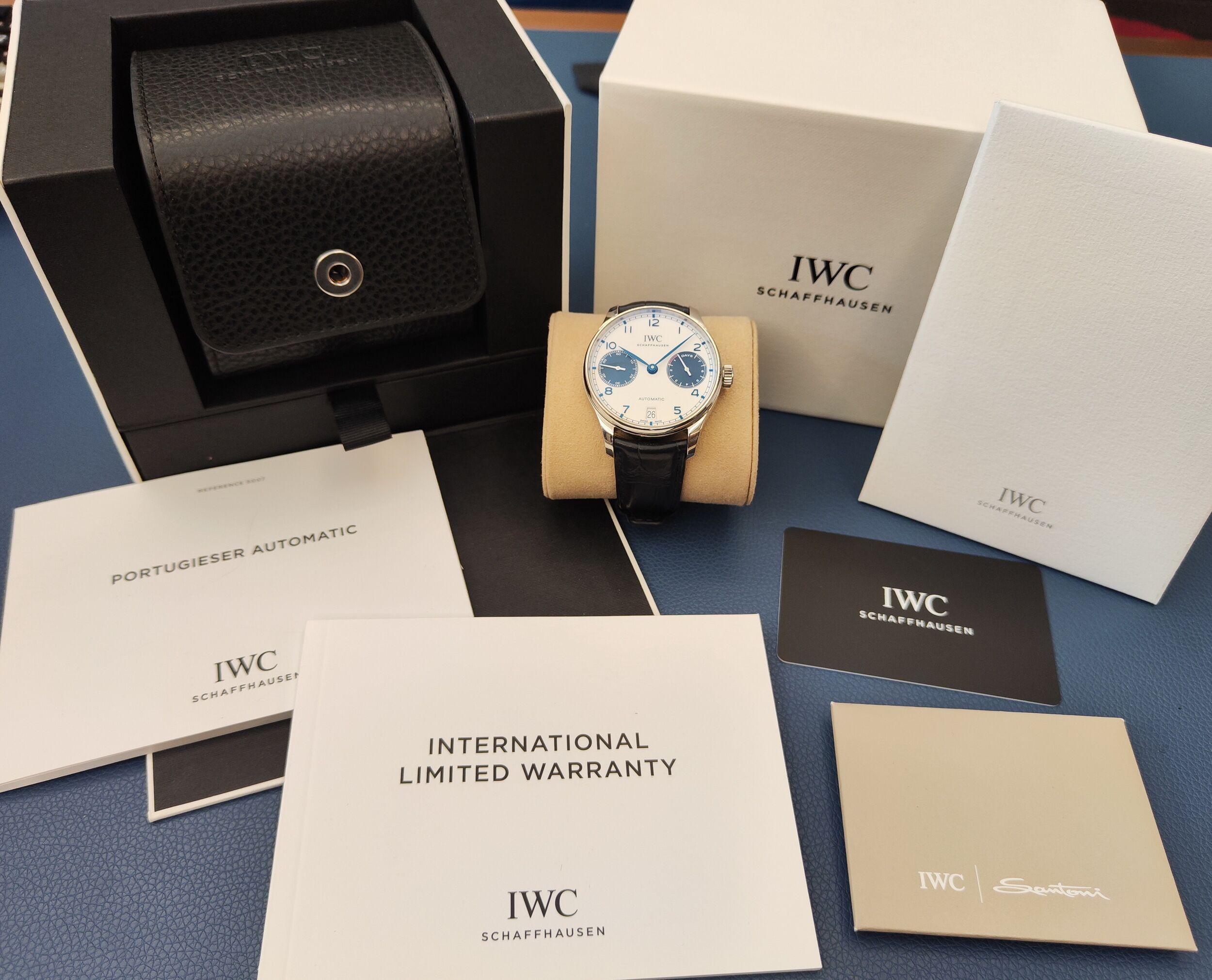 萬國 IWC 葡萄牙 七日鍊 大錶徑42mm 白色面盤 藍色錶圈 自動上鍊 動能顯示~原廠盒單 2025 9