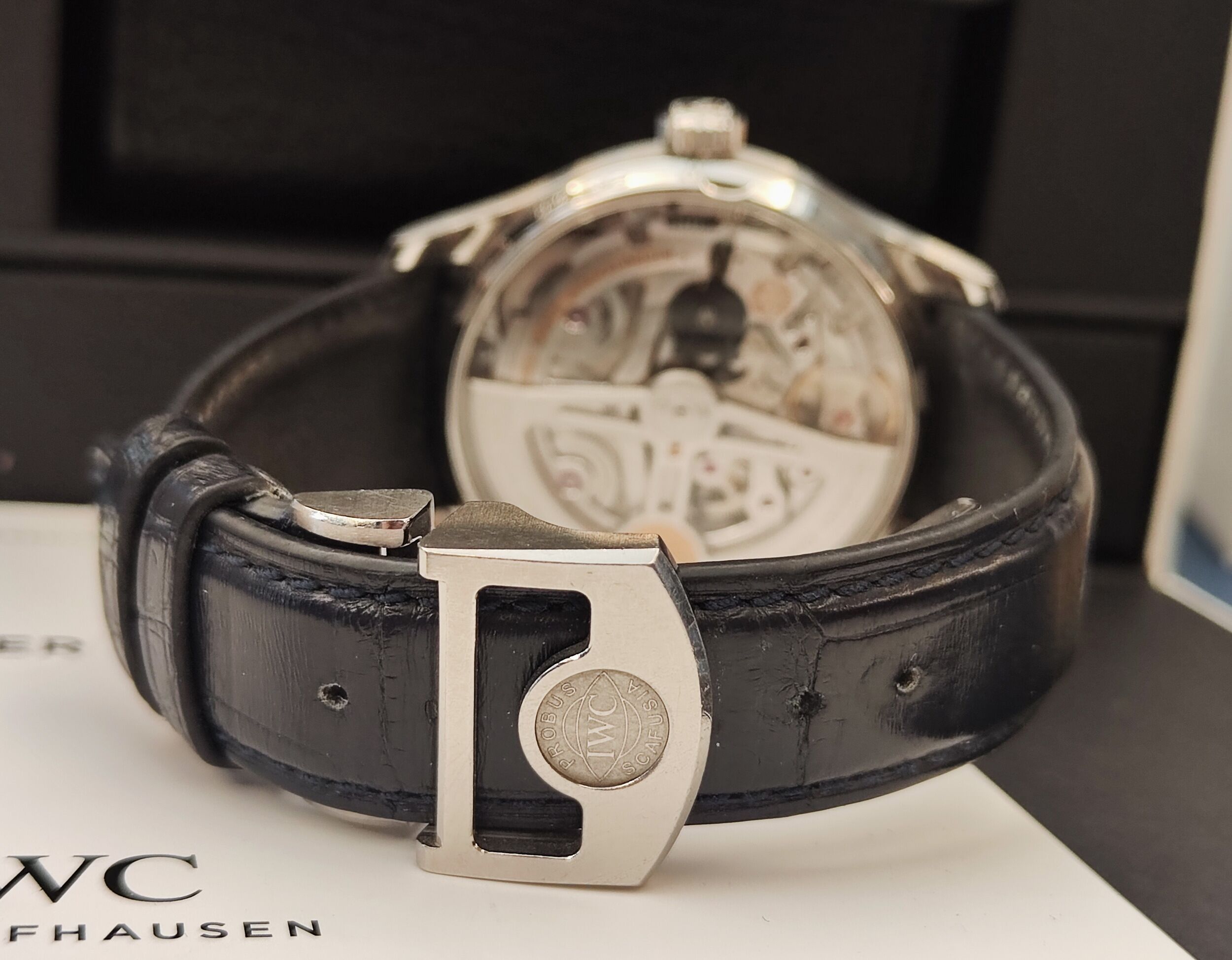 萬國 IWC 葡萄牙 七日鍊 大錶徑42mm 白色面盤 藍色錶圈 自動上鍊 動能顯示~原廠盒單 2025 8