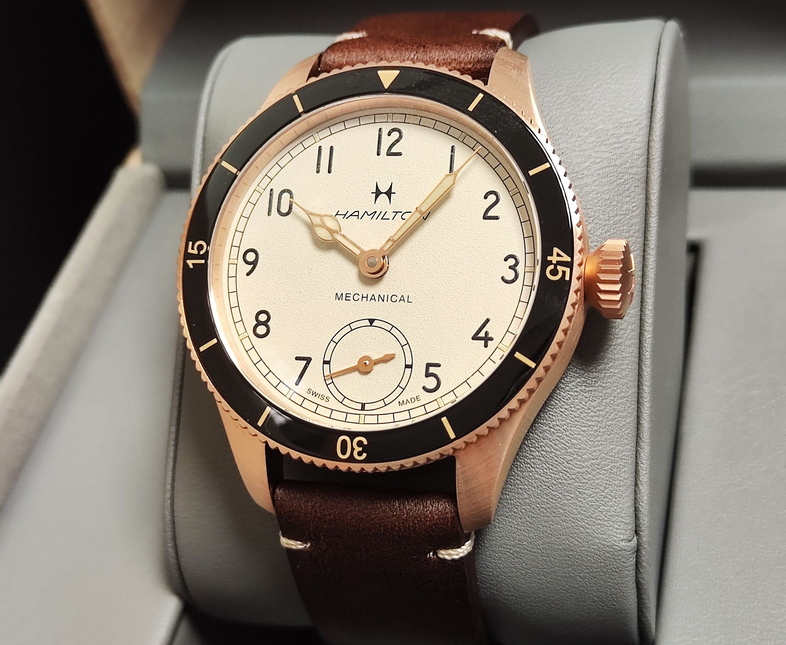 漢米爾頓 全新 卡其航空 Pioneer 青銅錶殼 大錶徑43mm 手動上鍊 BRONZE~原廠盒單 2026AD 2