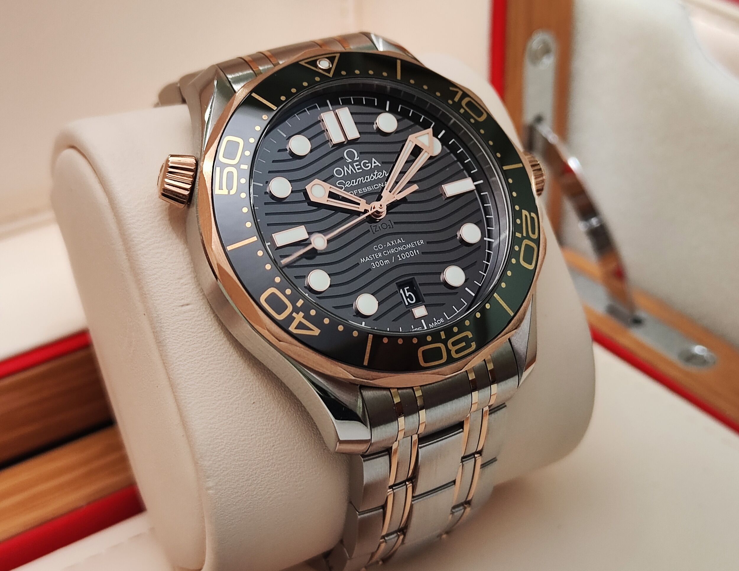 OMEGA 最新款 半玫瑰金 大海馬 大錶徑42mm 黑色陶瓷圈 大黑馬 原廠半金鍊帶~原廠盒單 2020 2