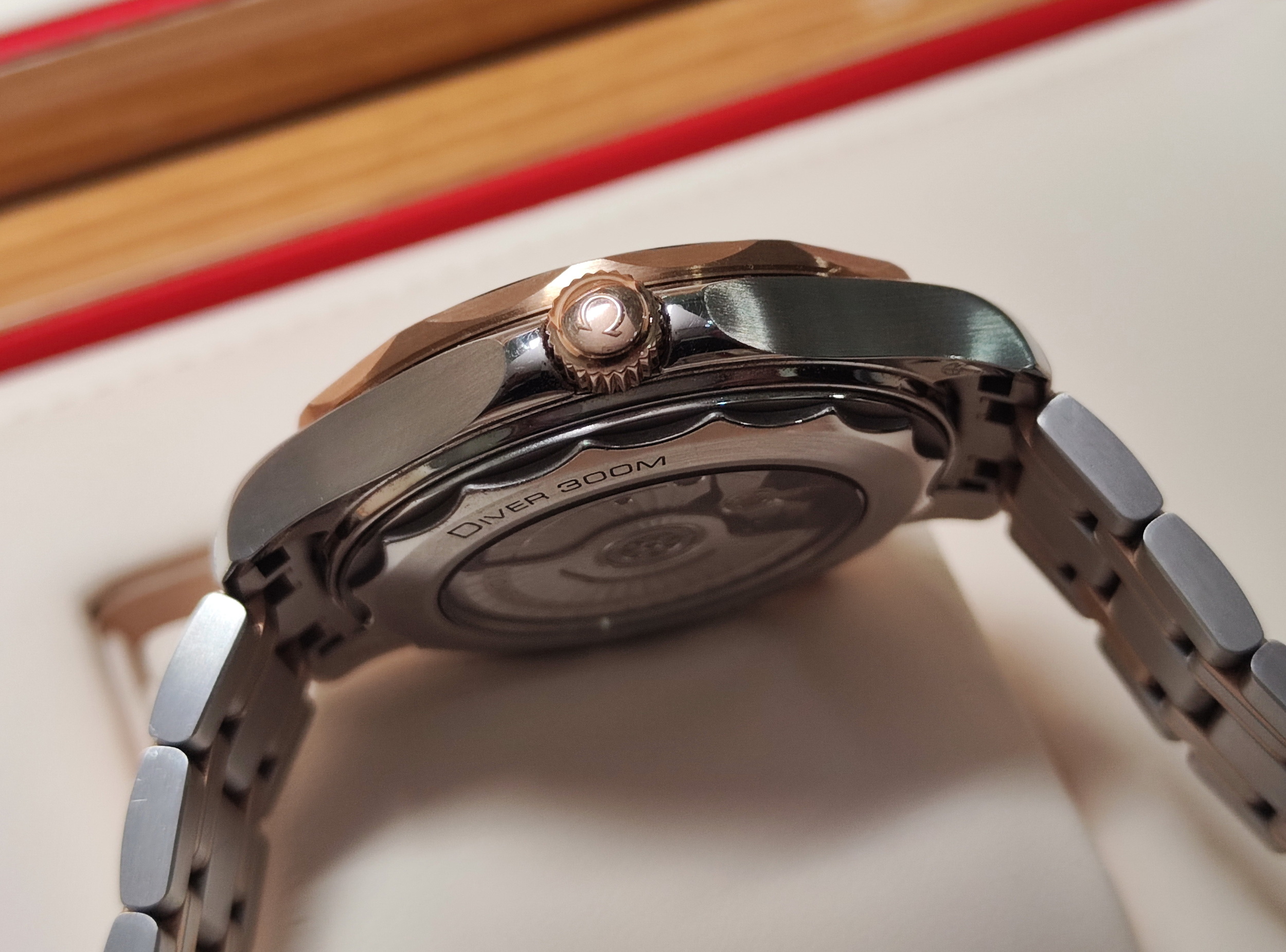 OMEGA 最新款 半玫瑰金 大海馬 大錶徑42mm 黑色陶瓷圈 大黑馬 原廠半金鍊帶~原廠盒單 2020 4