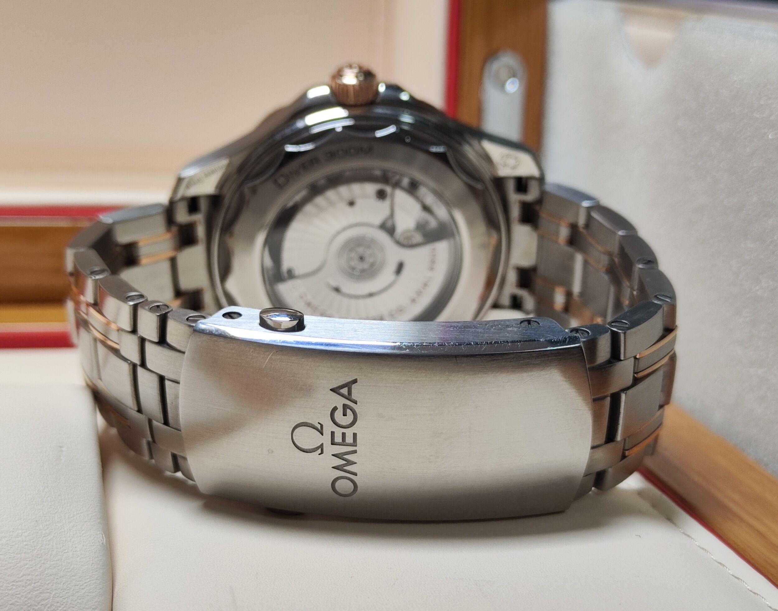 OMEGA 最新款 半玫瑰金 大海馬 大錶徑42mm 黑色陶瓷圈 大黑馬 原廠半金鍊帶~原廠盒單 2020 9
