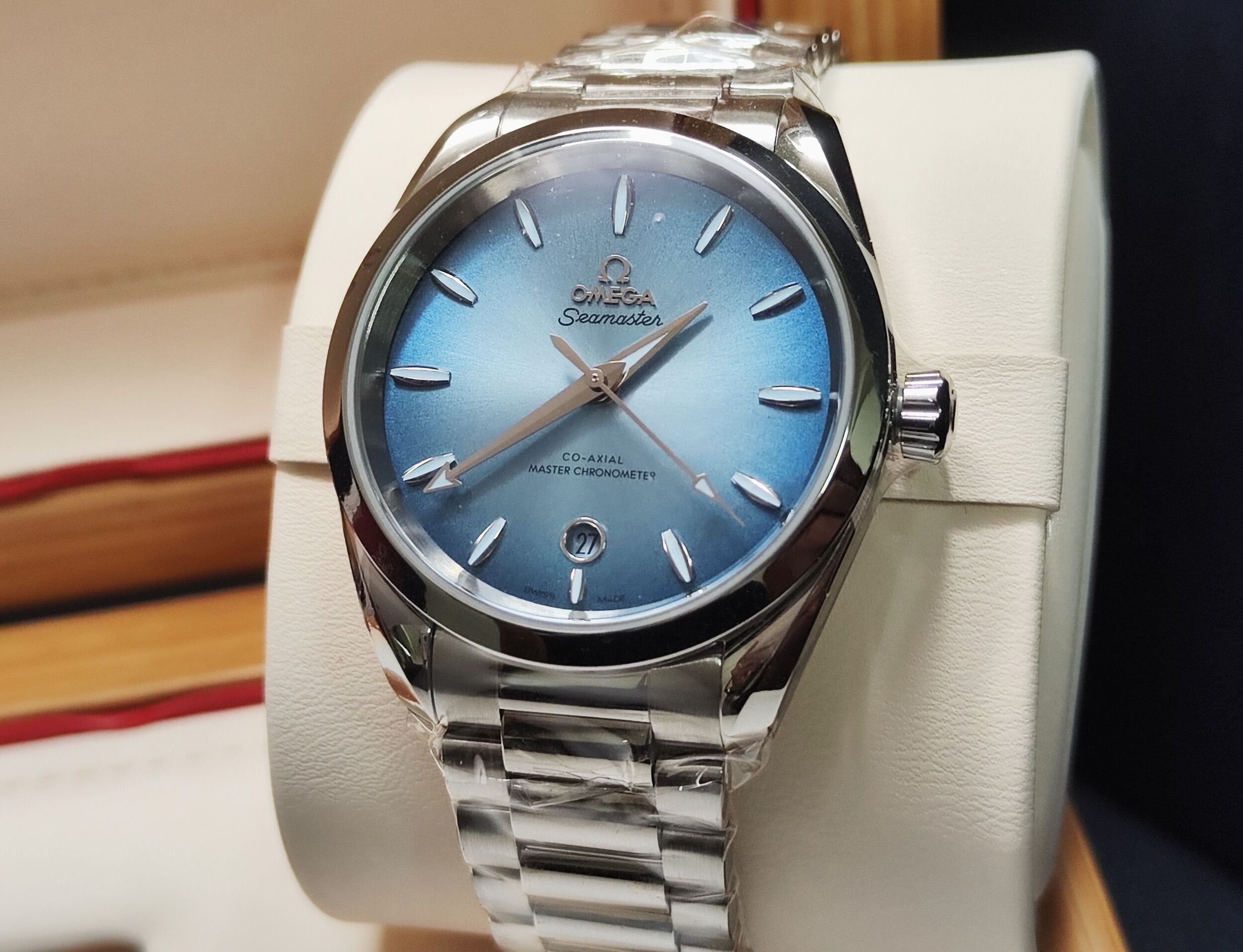 OMEGA 全新 海馬 Summer Blue 漸層藍色面盤 錶徑38mm 自動上鍊 AT150 高抗磁~原廠盒單 國內AD 2