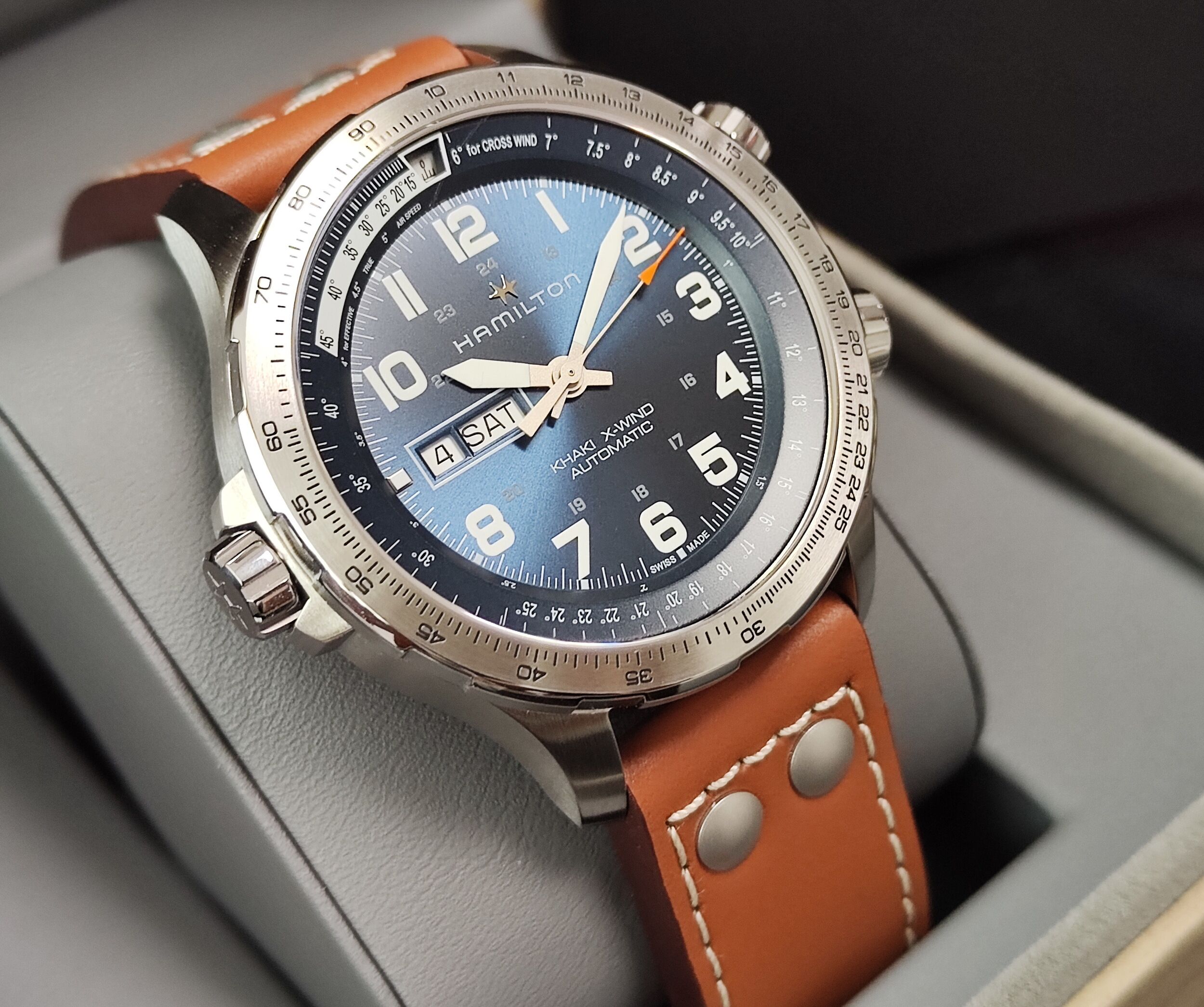漢米爾頓 全新 卡其航空 X-Wind Day Date 藍色面盤 大錶徑45mm  自動上鍊 ~原廠盒單 2026AD 3