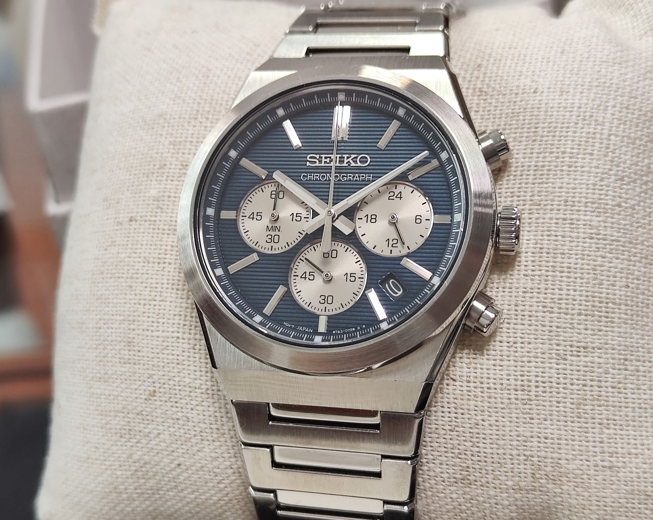 SEIKO 精工 CS系列 藍色橫紋面盤 錶徑40mm 石英機芯 計時功能 熊貓面盤~原廠盒單 2026AD 2