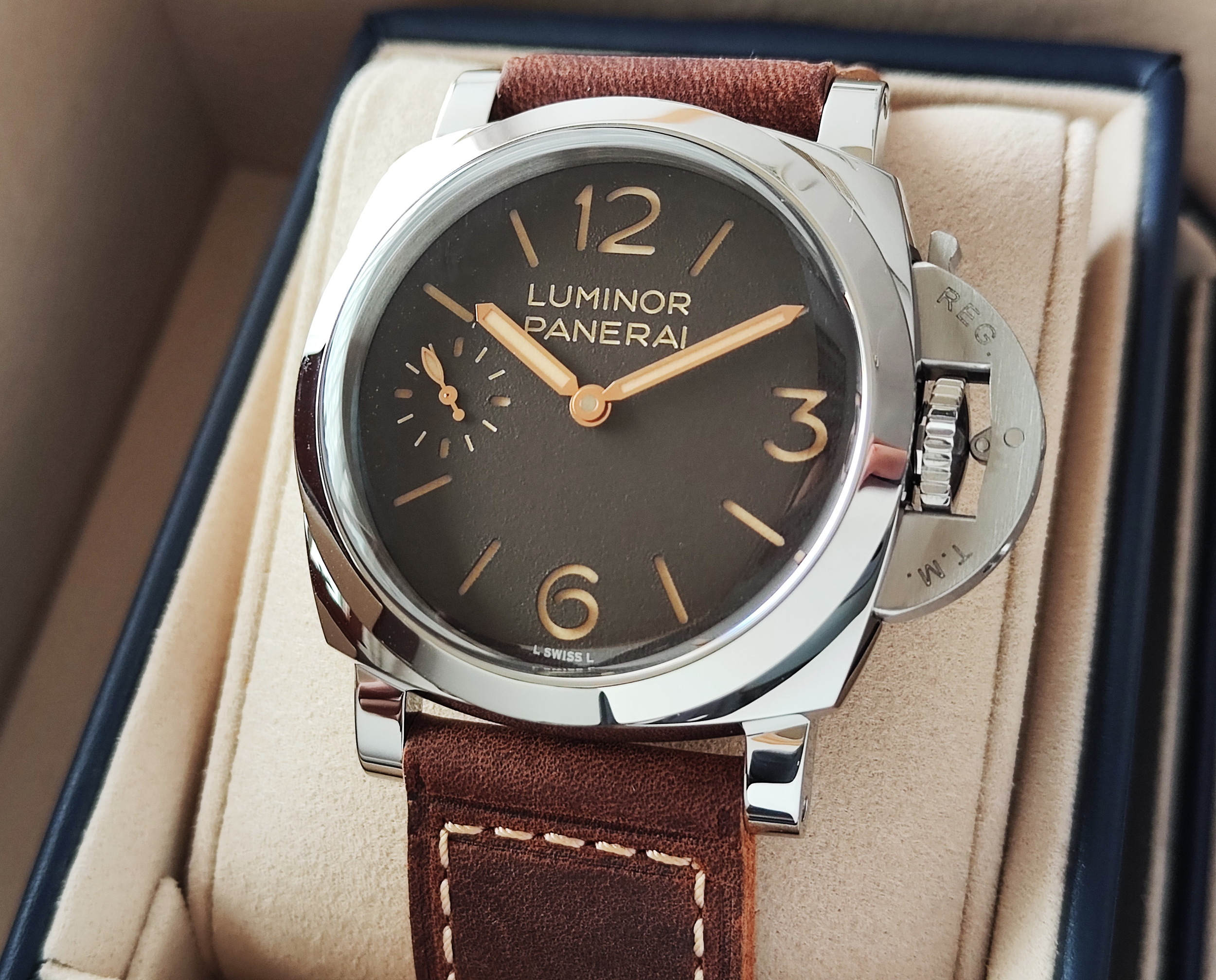 沛納海 全新 PAM1731 大錶徑44mm 金色指針 菸草面 金魚缸風防 手動上鍊~原廠盒單 2026AD 2