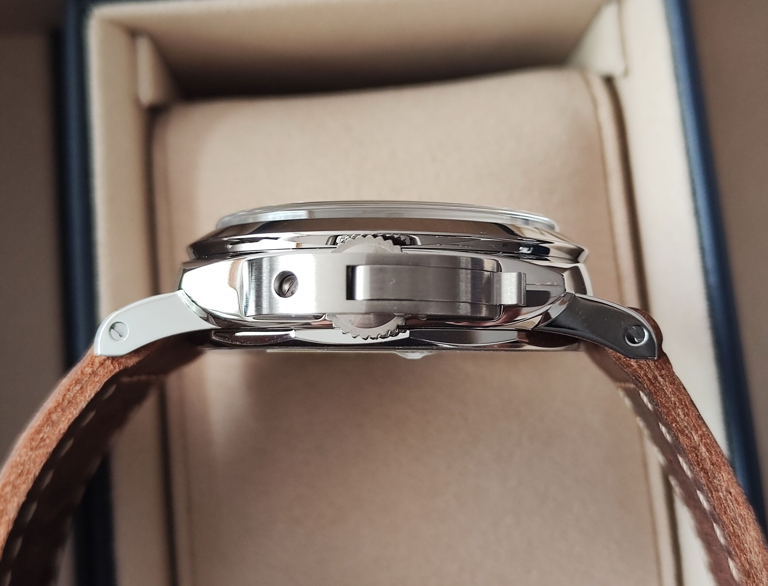 沛納海 全新 PAM1731 大錶徑44mm 金色指針 菸草面 金魚缸風防 手動上鍊~原廠盒單 2026AD 4