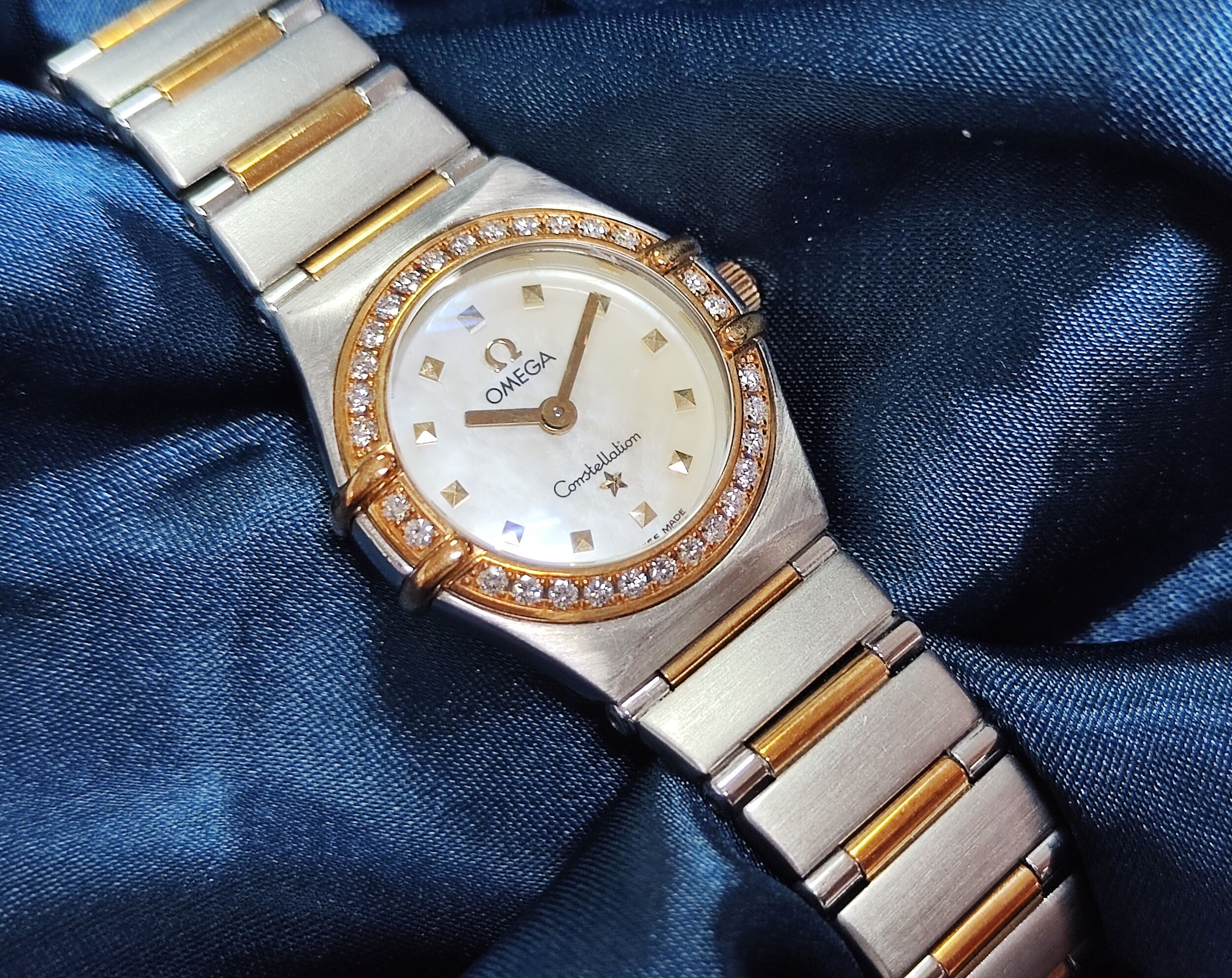 OMEGA 星座系列 女用 原鑲鑽圈 半金錶殼 錶徑22mm 白色貝殼面盤 正常氧化 3