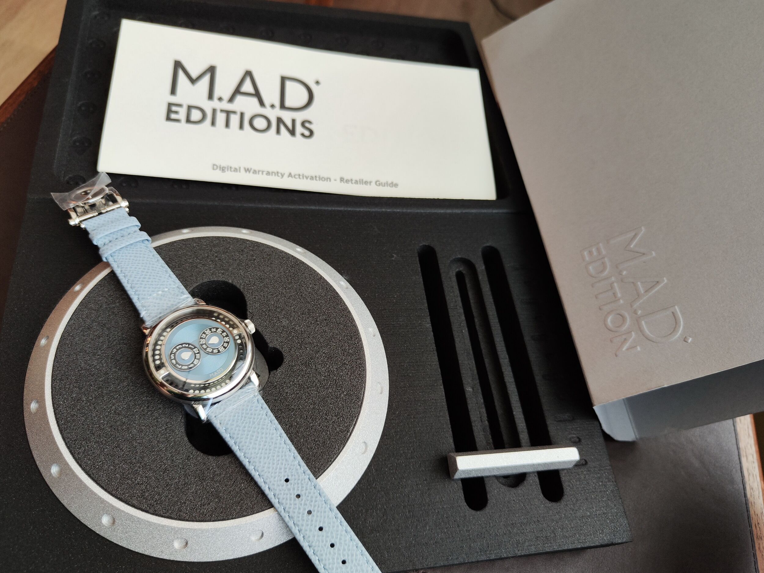 MB&F 全新 M.A.D.2 藍色限定 World Tour系列 特殊雙盤顯示 藍色巡演 7