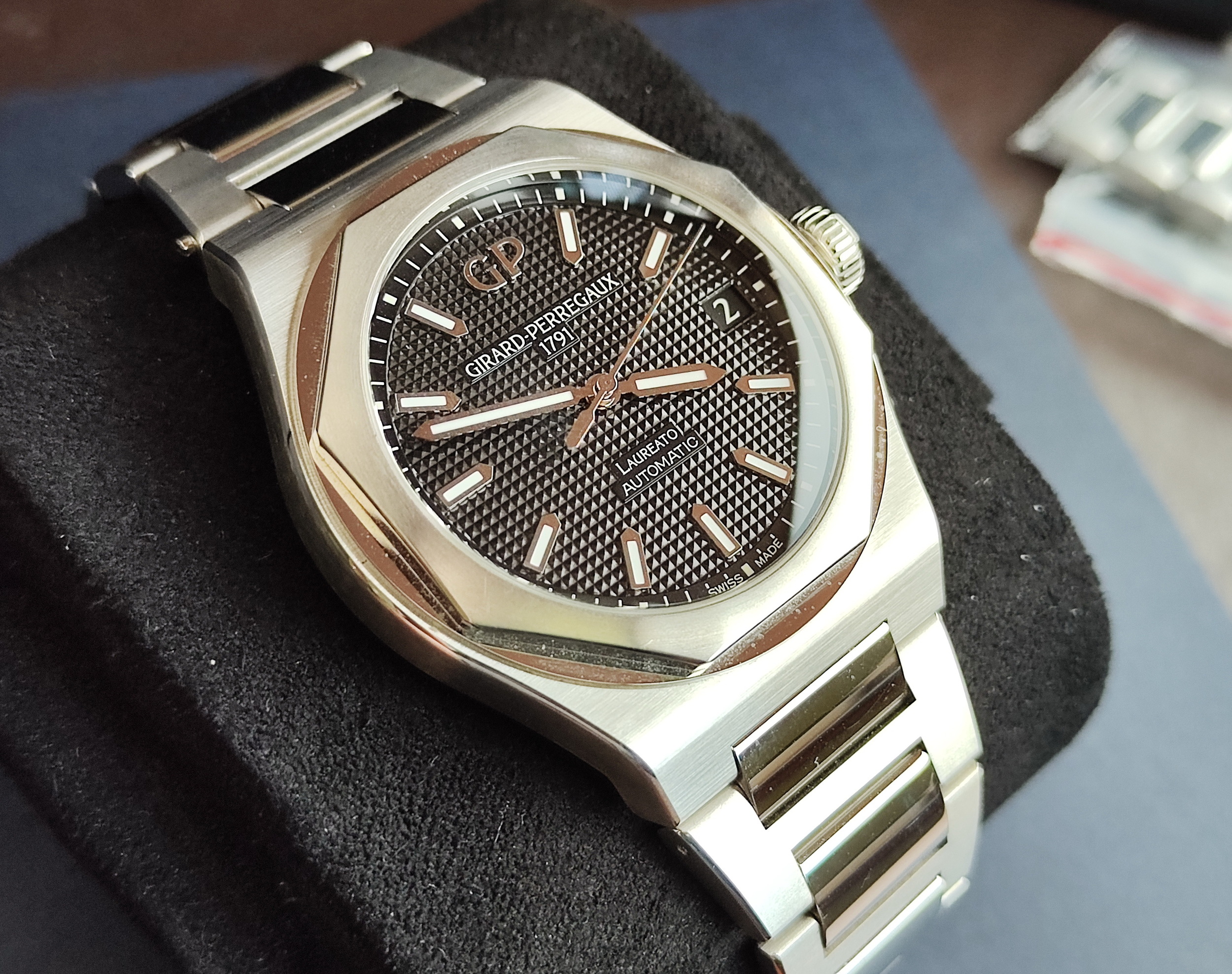 芝柏 GP 桂冠 黑色面盤 大錶徑42mm 經典八角型錶圈 自動上鍊 近新~原廠盒單 國內AD 3