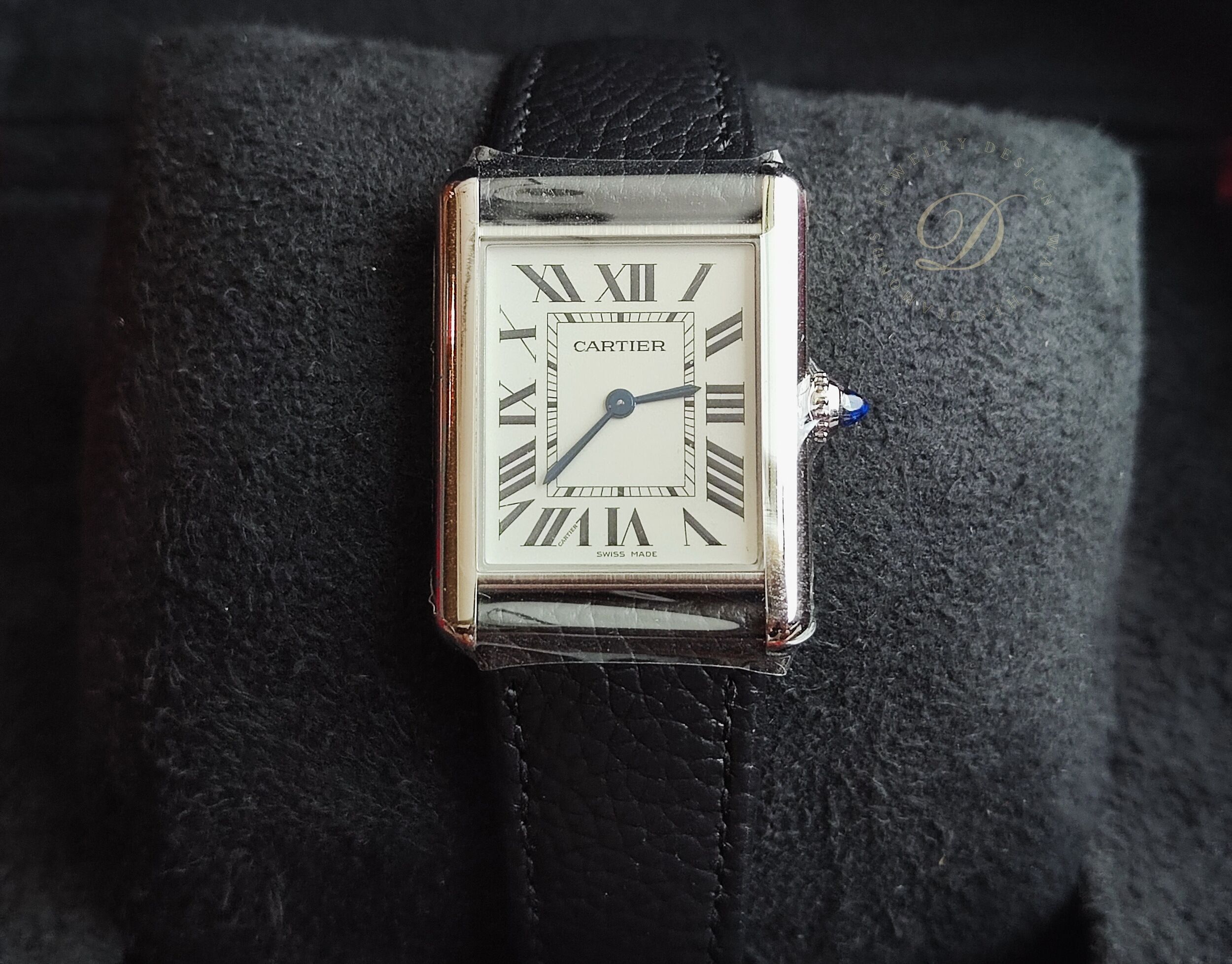 卡地亞 CARTIER 全新 坦克 SolarBeat 光電石英機芯 白色面盤 大型錶徑25.5mm 羅馬數字~原廠盒單 2026