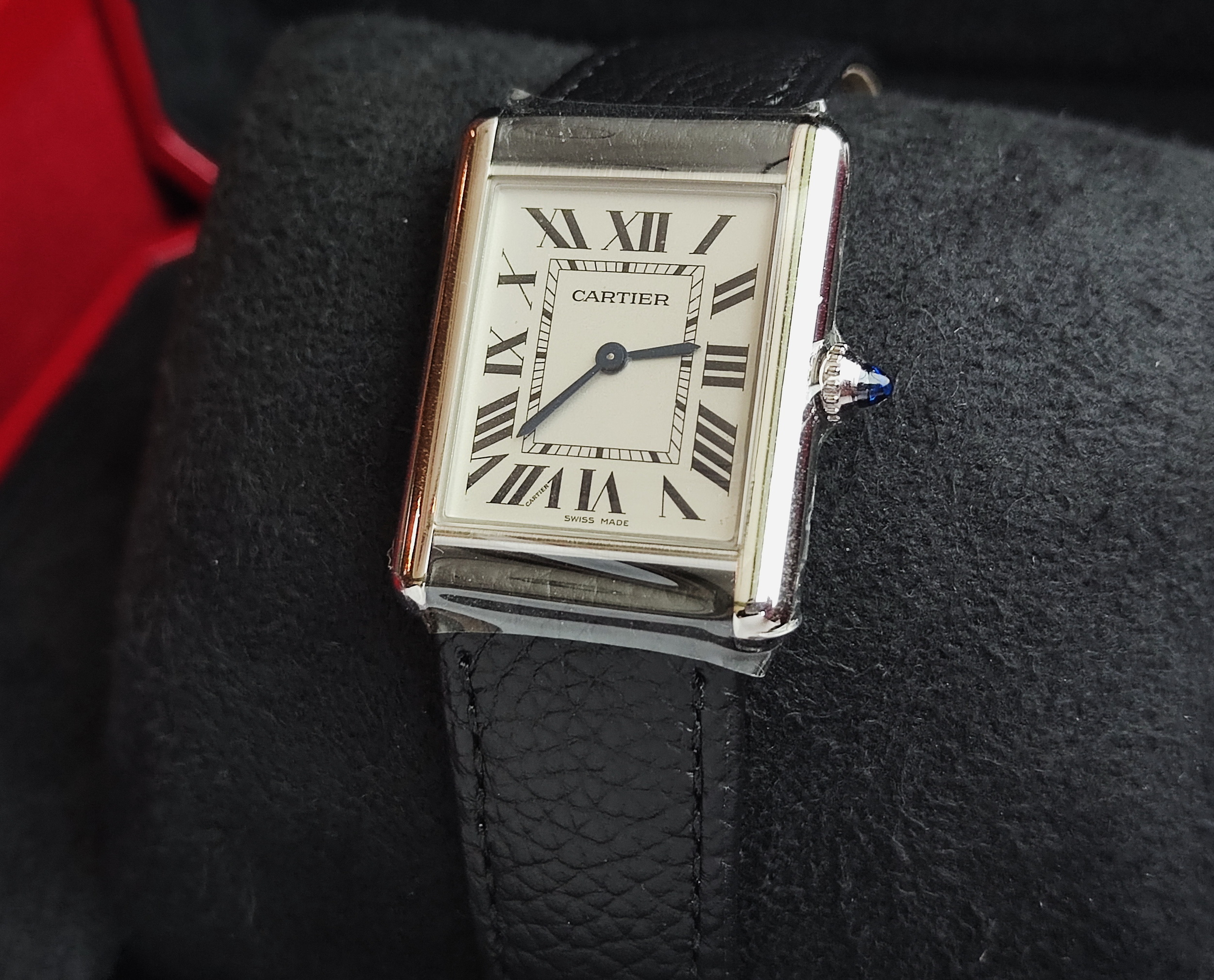 卡地亞 CARTIER 全新 坦克 SolarBeat 光電石英機芯 白色面盤 大型錶徑25.5mm 羅馬數字~原廠盒單 2026 2