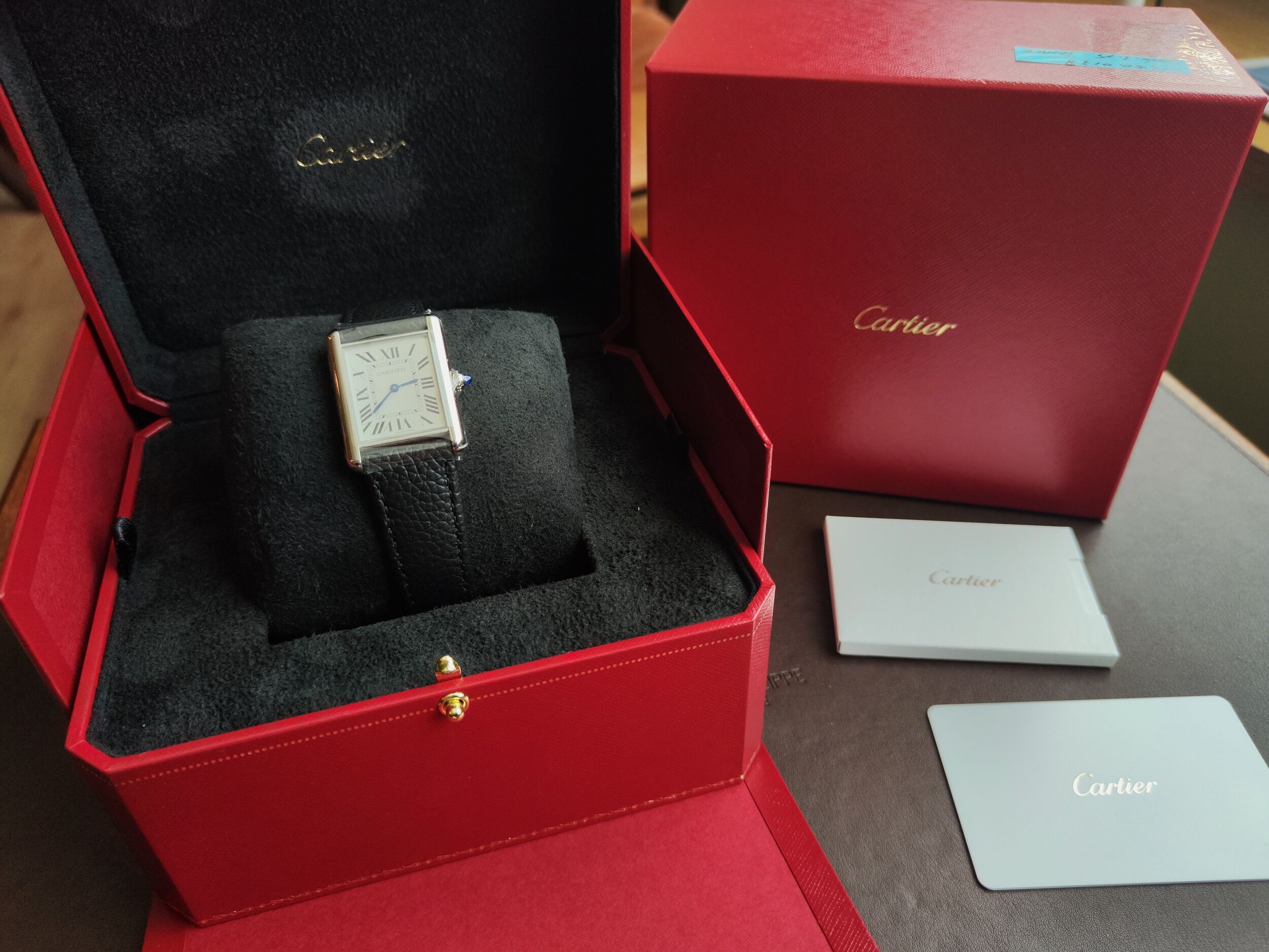 卡地亞 CARTIER 全新 坦克 SolarBeat 光電石英機芯 白色面盤 大型錶徑25.5mm 羅馬數字~原廠盒單 2026 7