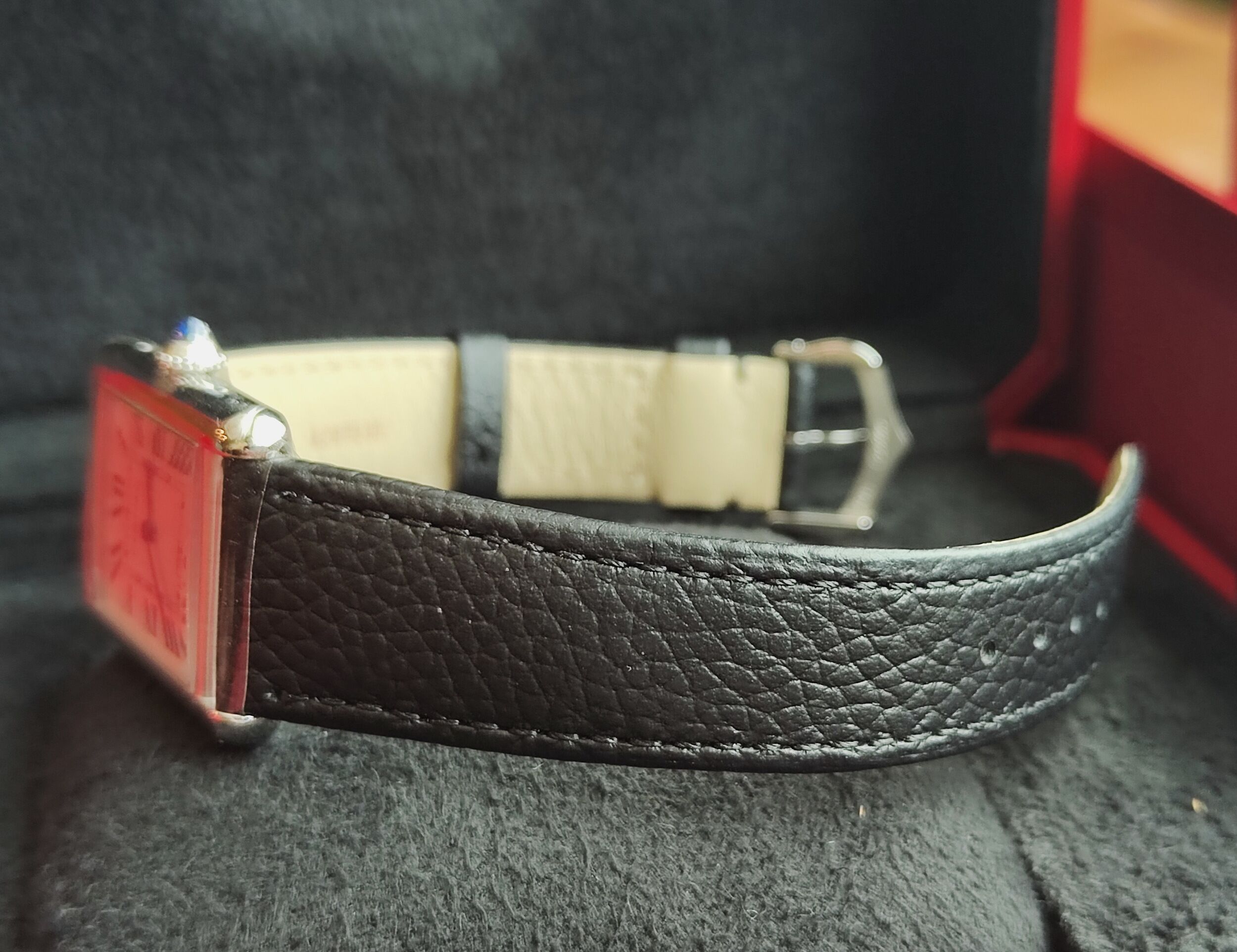 卡地亞 CARTIER 全新 坦克 SolarBeat 光電石英機芯 白色面盤 大型錶徑25.5mm 羅馬數字~原廠盒單 2026 4