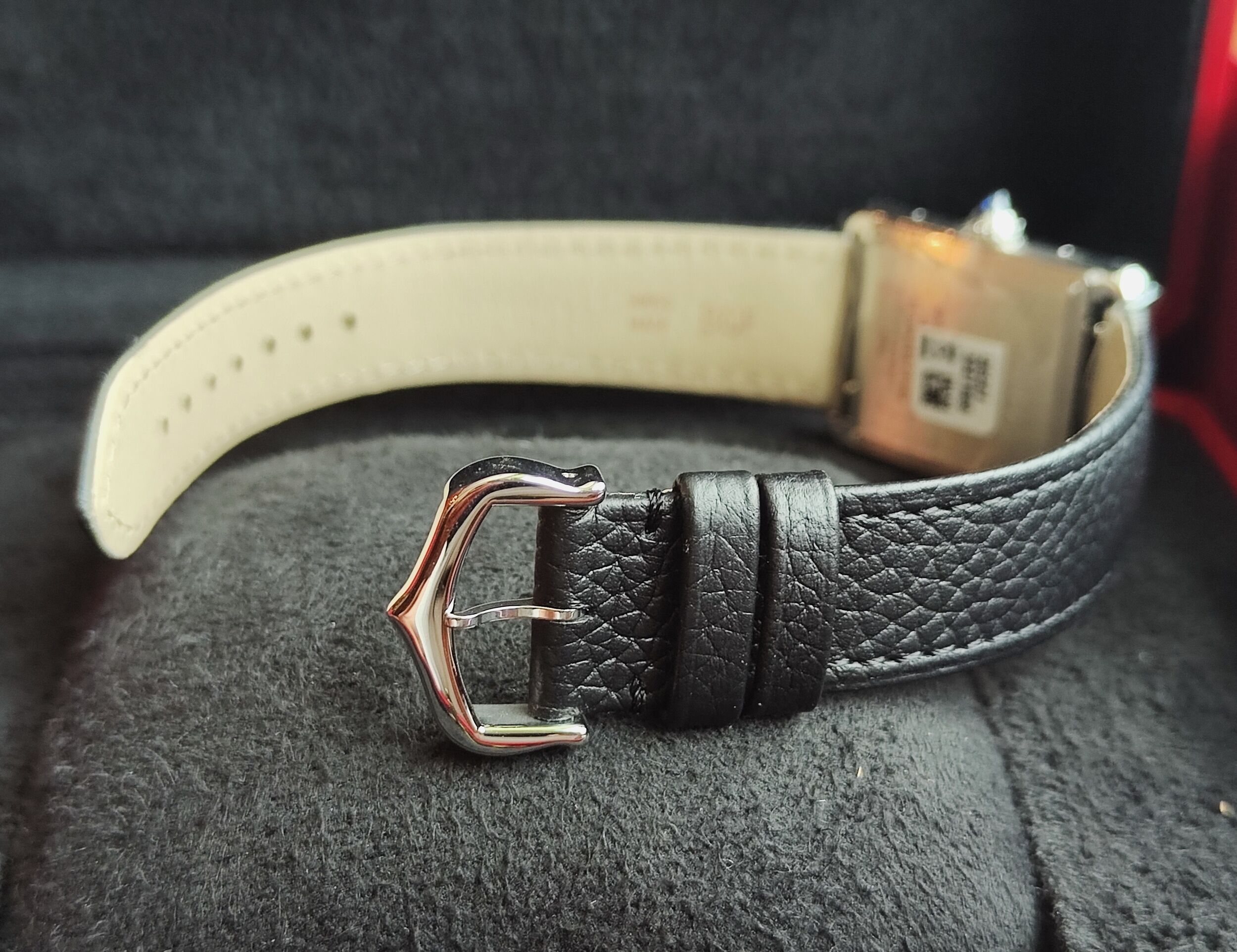 卡地亞 CARTIER 全新 坦克 SolarBeat 光電石英機芯 白色面盤 大型錶徑25.5mm 羅馬數字~原廠盒單 2026 5